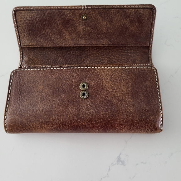 Roots Leather Tribe Trifold Wallet - Picture 3 of 5